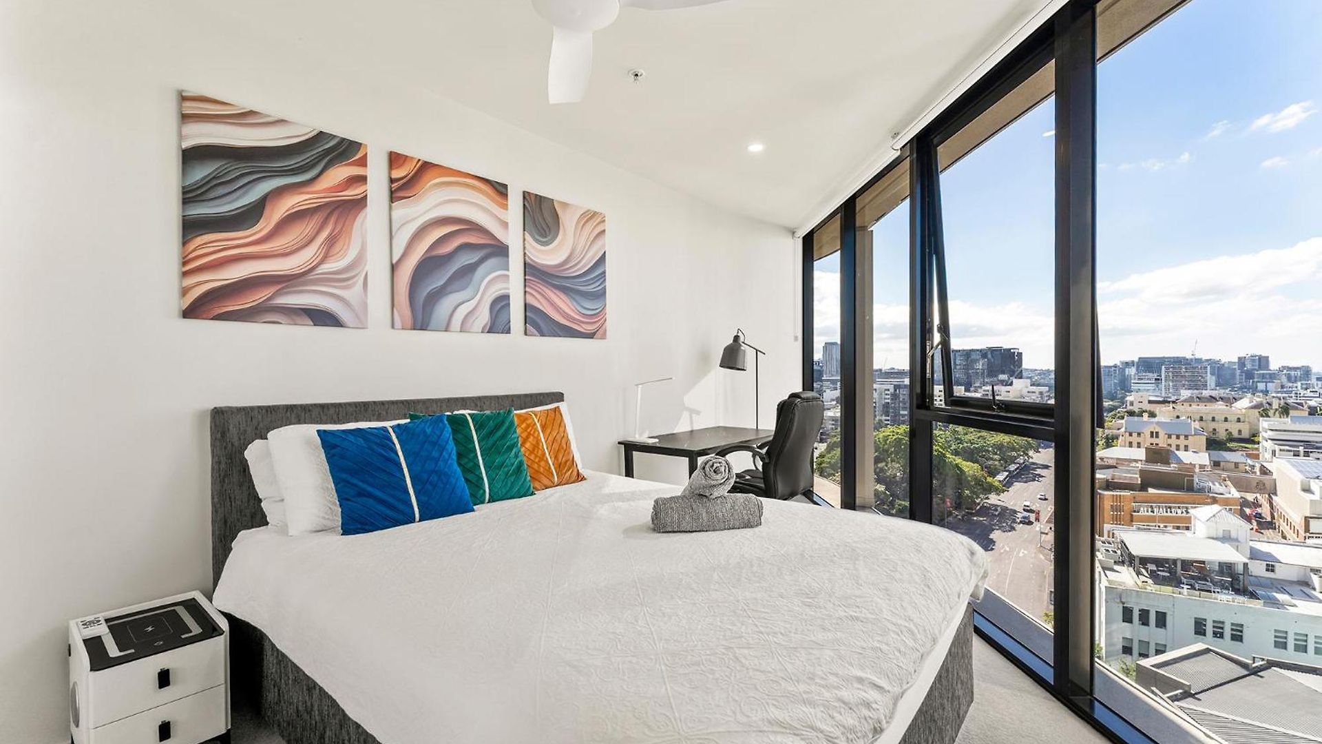 Location And Splendid Views Apartment