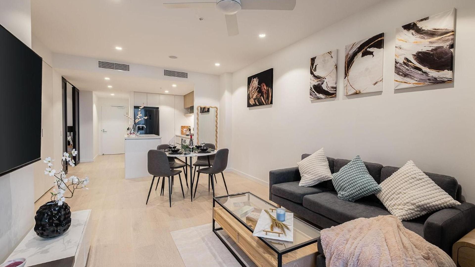 Stunning River View 2 br Casino Qw