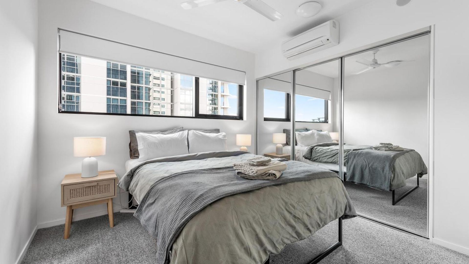 Spacious 2br On Fish Lane With Pool And Parking! Apartment Brisbane