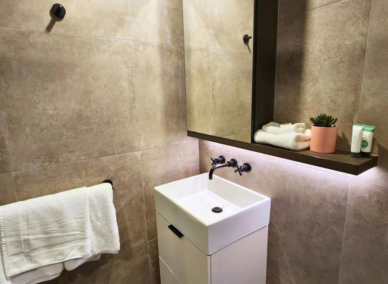 Apartment Comfy 1 Bedroom With Wifi And Parking Brisbane