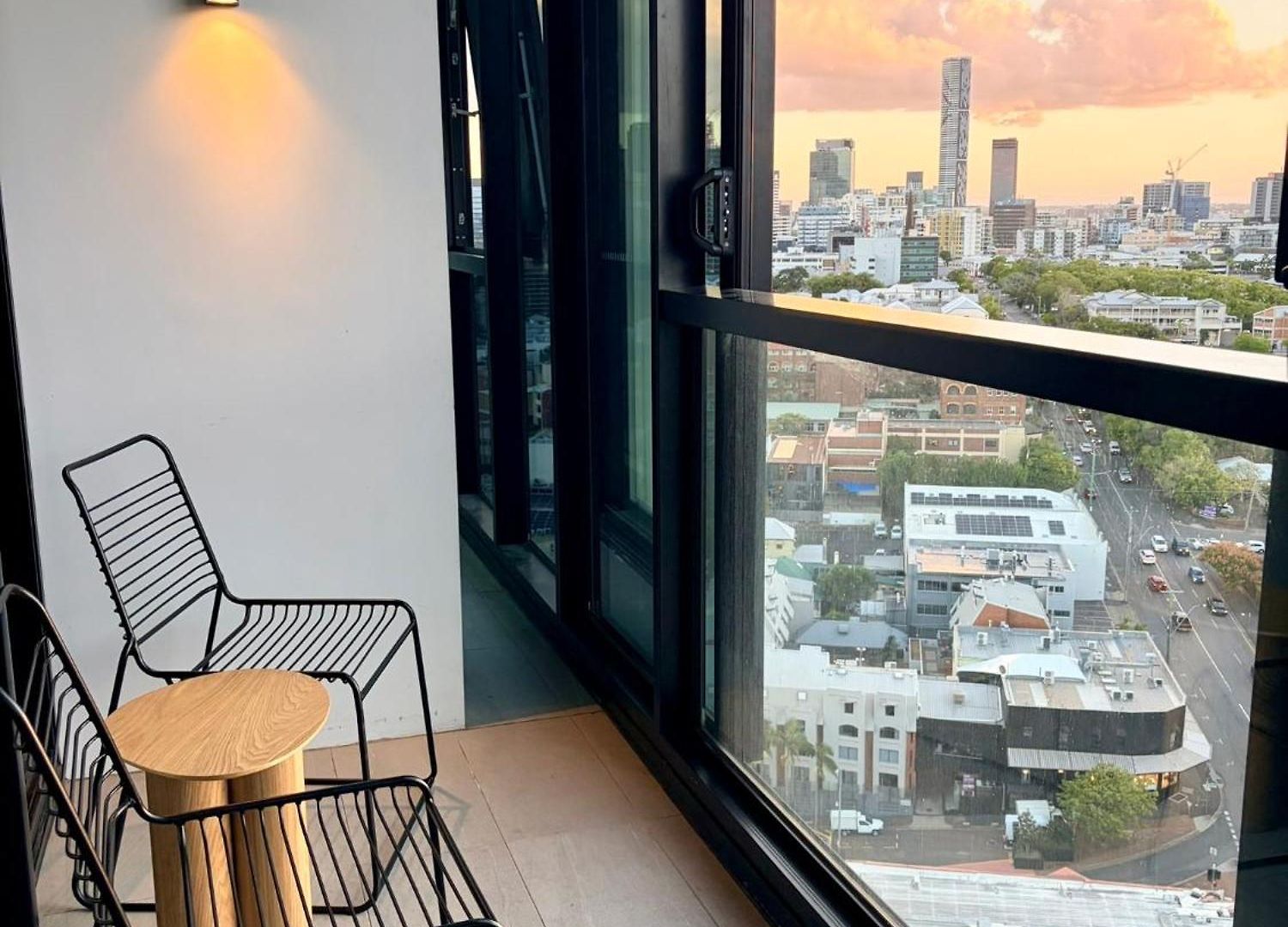 Apartment Horizon By Courtney Rogers - 2 Bedroom With Skyline Views, Parking, Heated Infinity Pool, Fitness Centre *