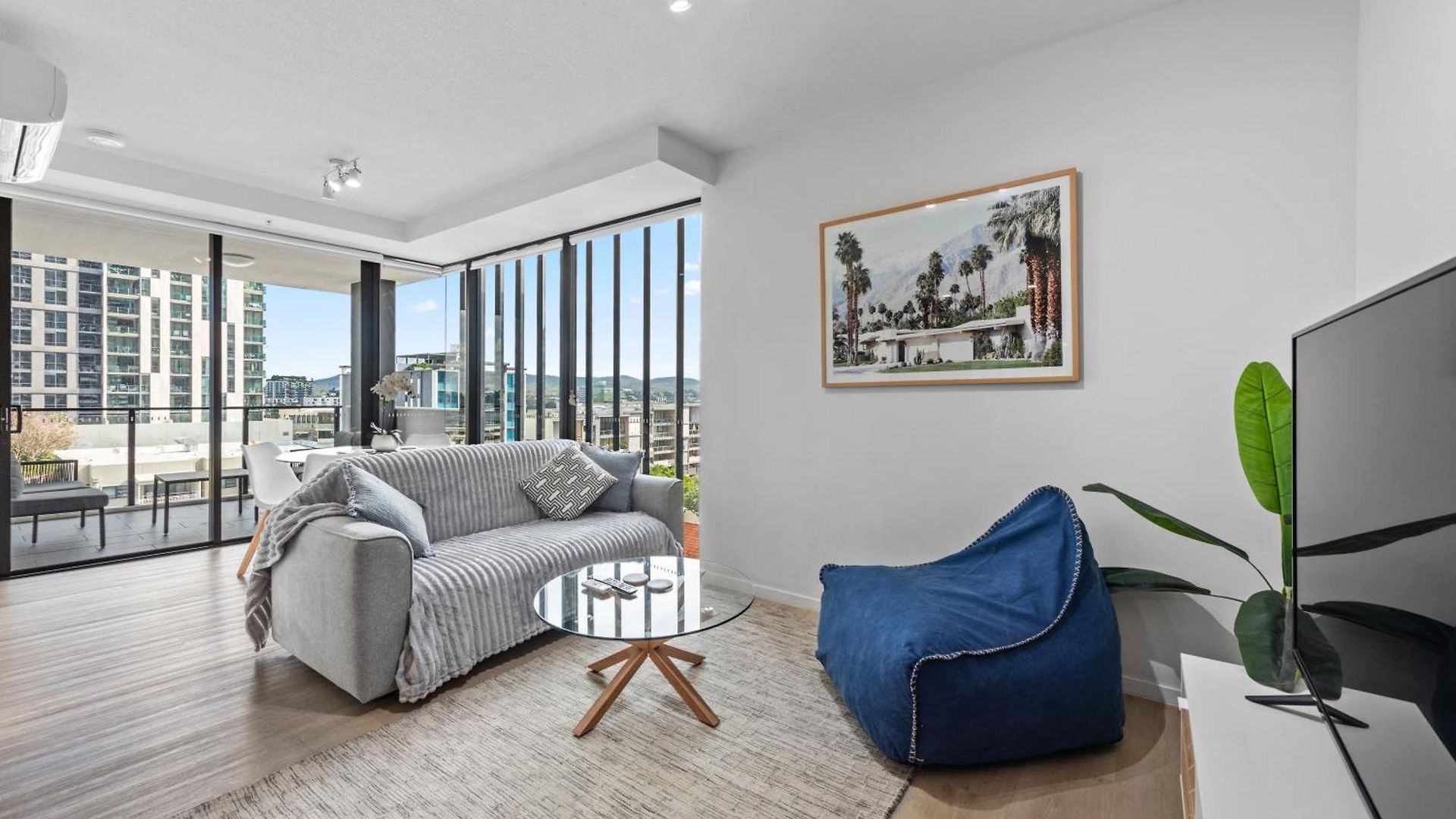 Spacious 2br On Fish Lane With Pool And Parking!