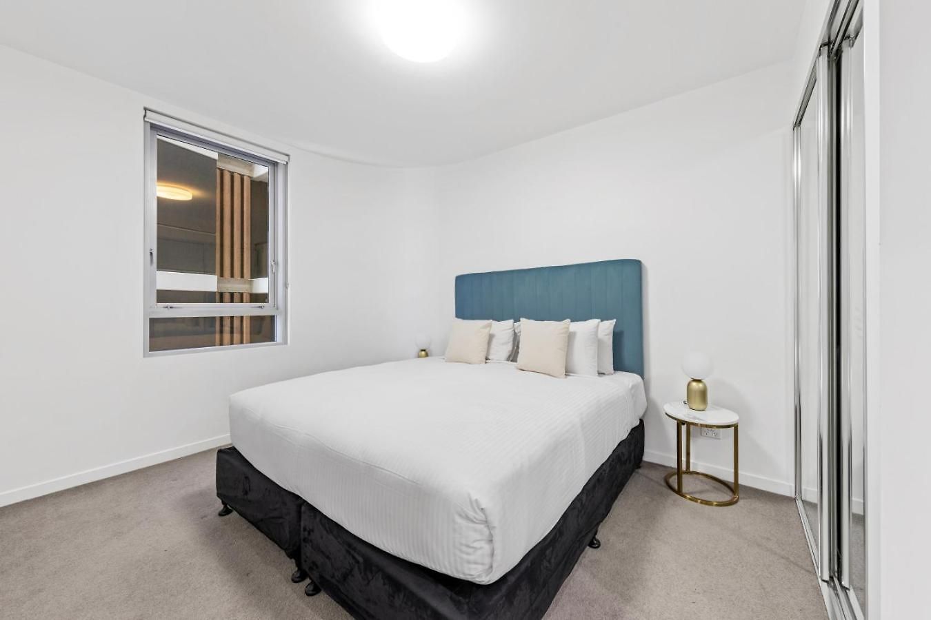 Scenic 2br With Balcony And Recreational Deck Access Apartment *
