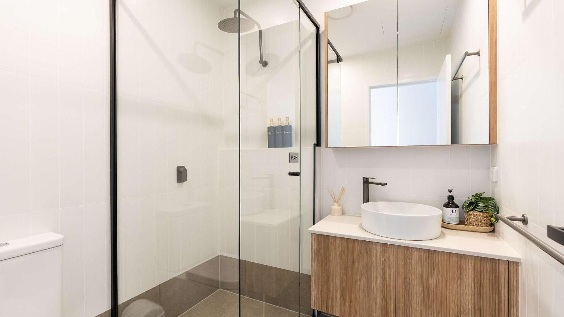 Premium 3br Floor With Parking, Ev Friendly & Views