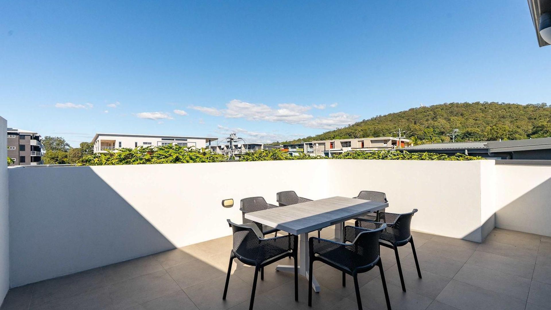Apartment Premium 3br Floor With Parking, Ev Friendly & Views Brisbane