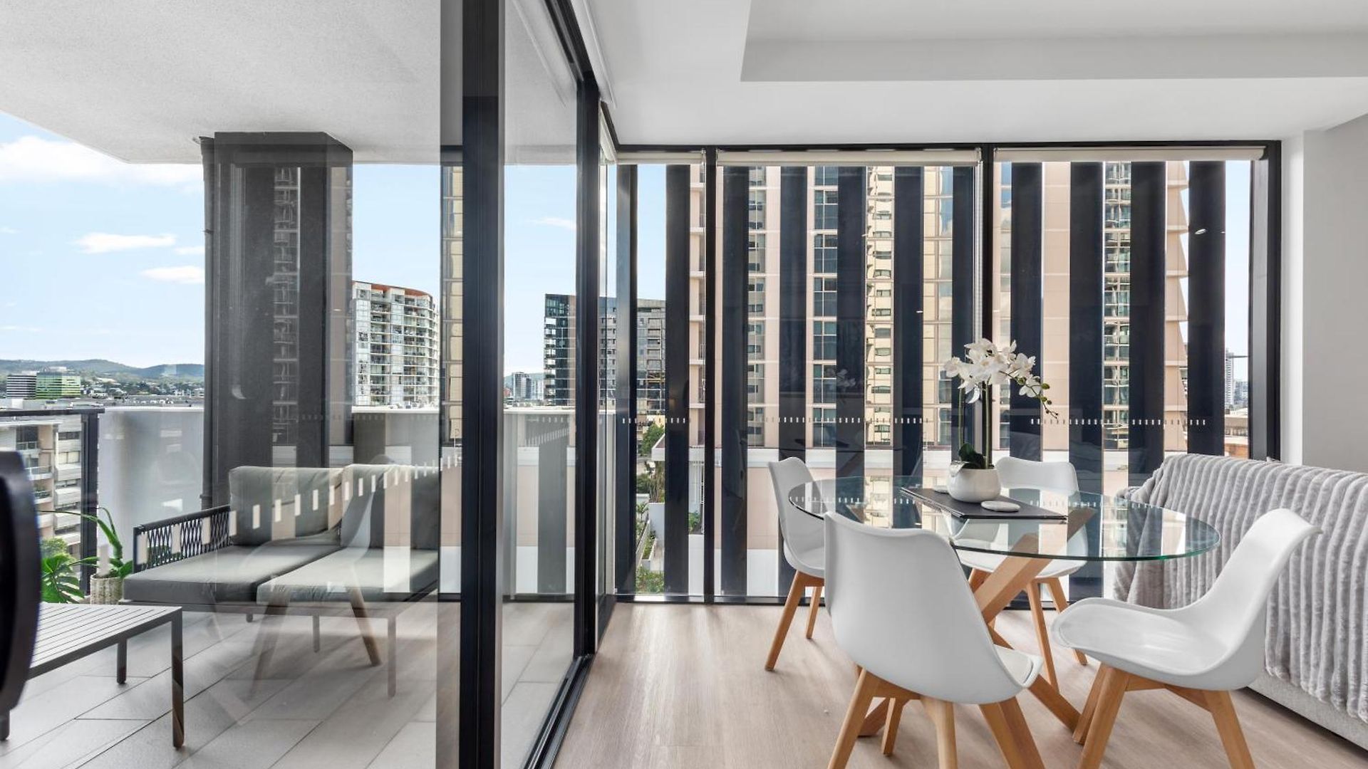 Spacious 2br On Fish Lane With Pool And Parking! *