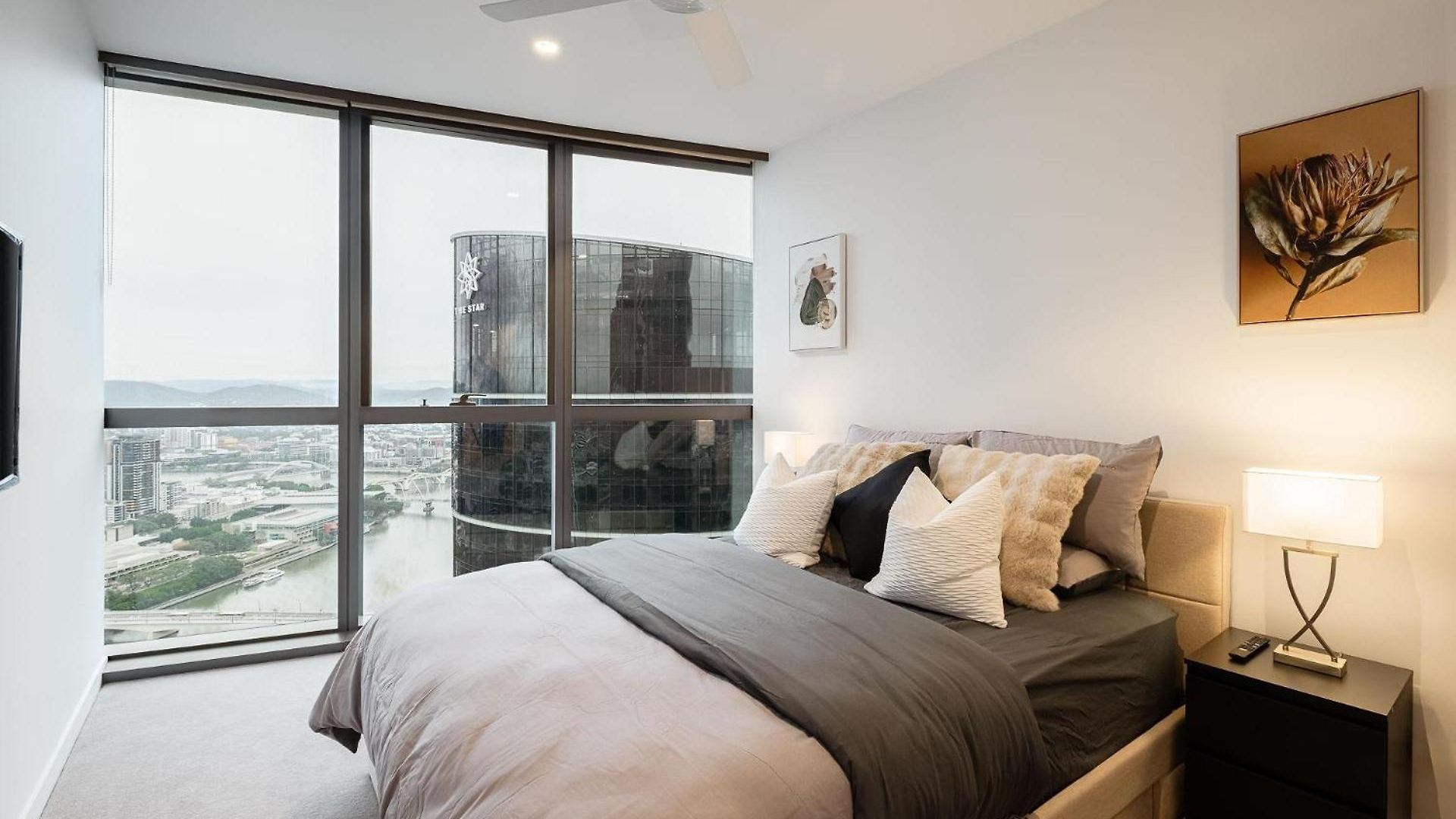 Stunning River View 2 br Casino Qw *