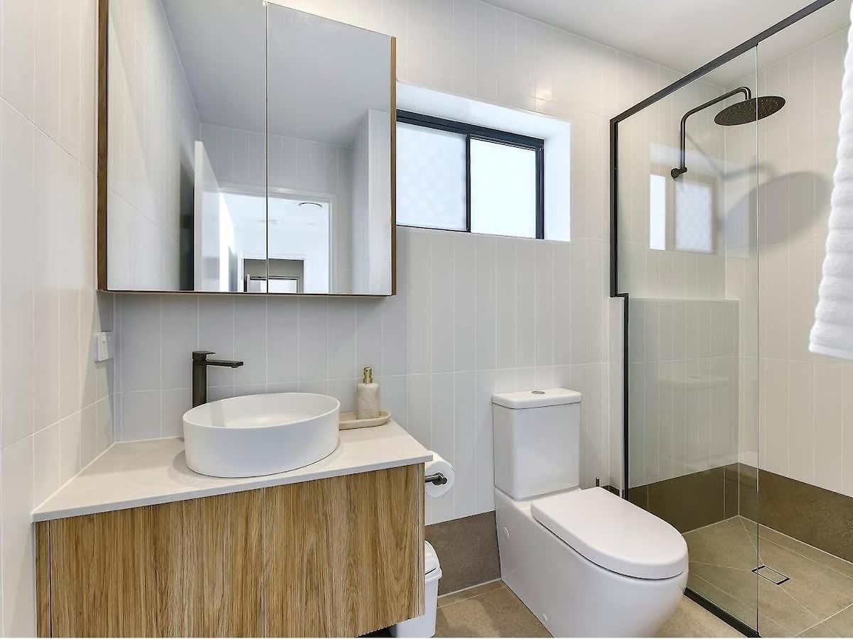 3br Floor With Parking, Ev Friendly & Views South *