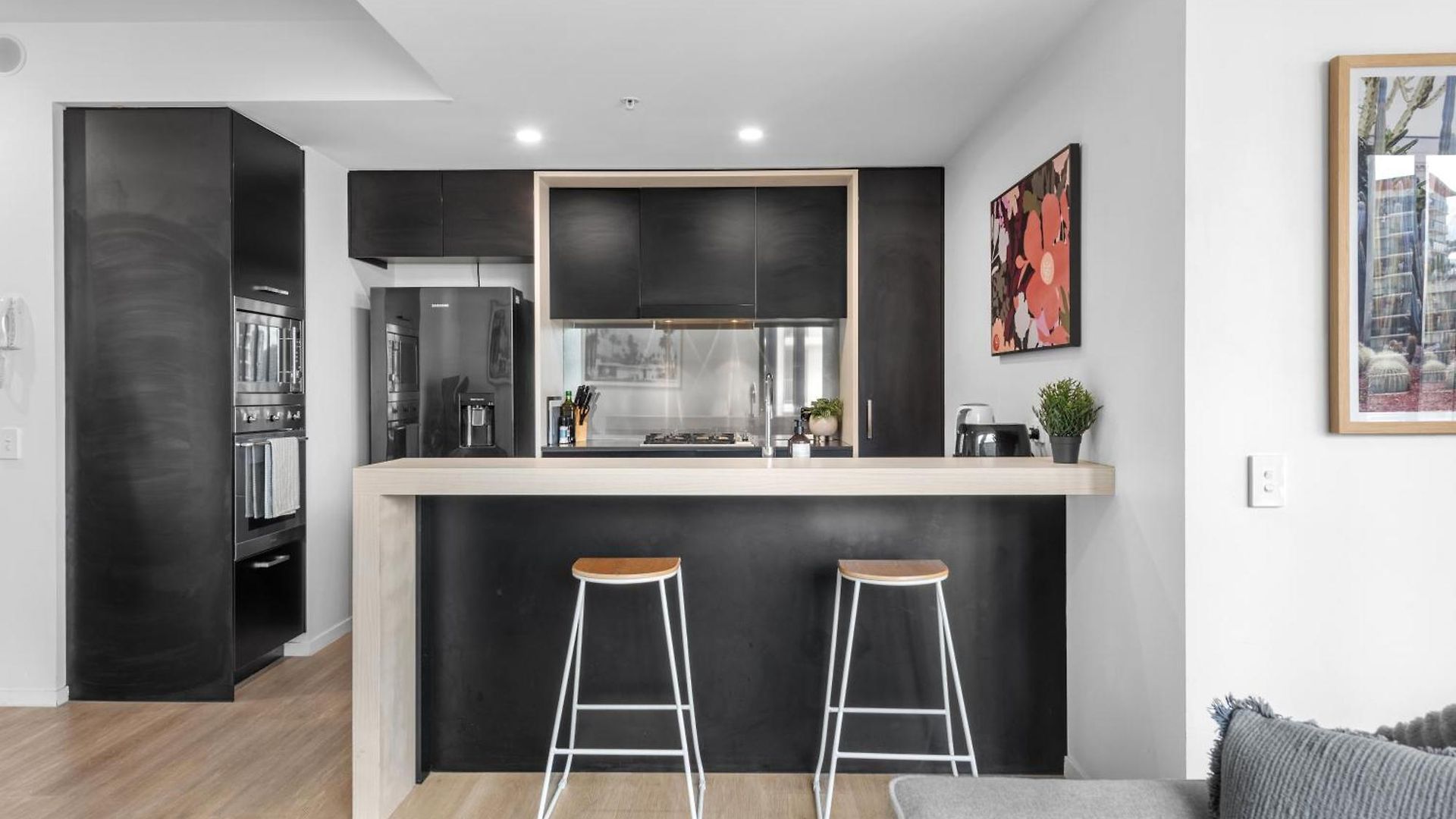 Spacious 2br On Fish Lane With Pool And Parking! Brisbane