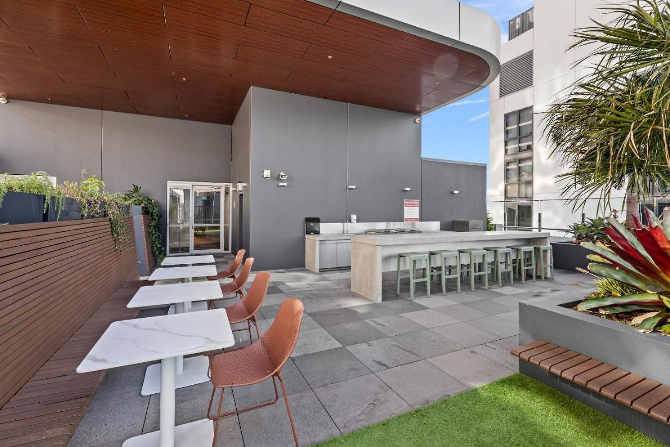 Apartment Scenic 2br With Balcony And Recreational Deck Access Brisbane