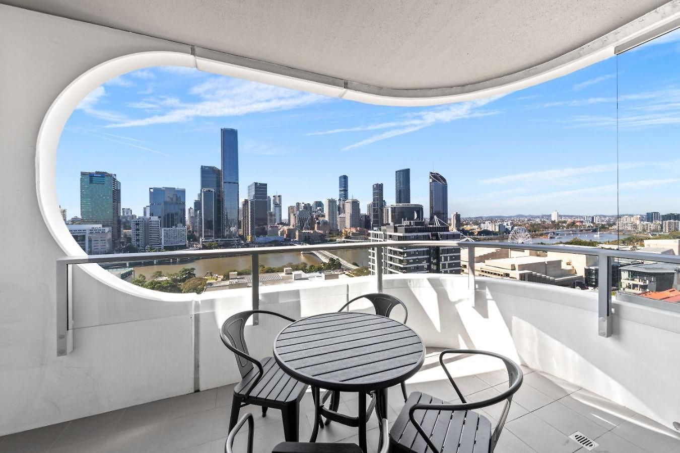 Apartment Scenic 2br With Balcony And Recreational Deck Access