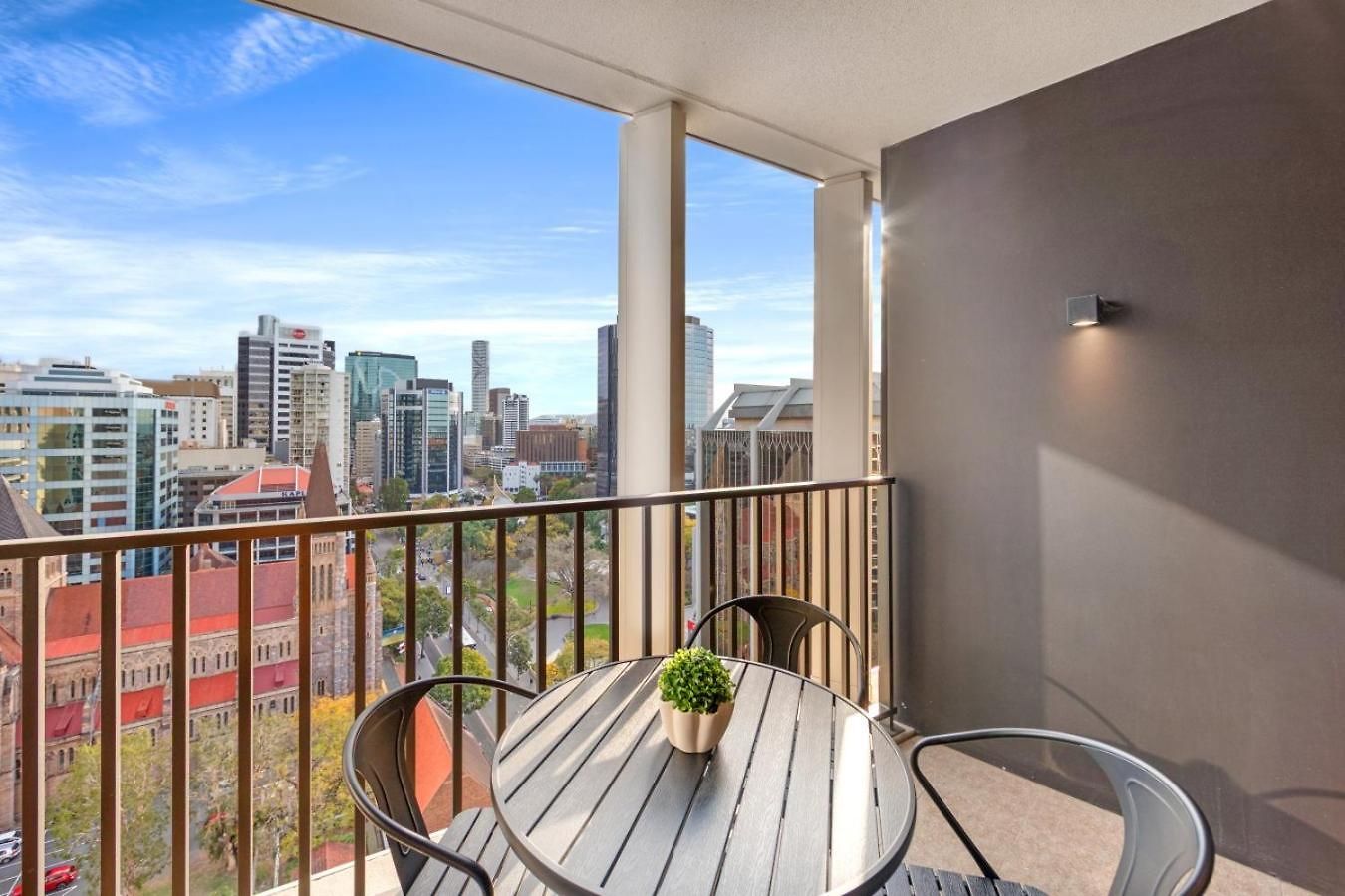 Apartment Elevated Cbd Living 2br With Skyline Views Brisbane
