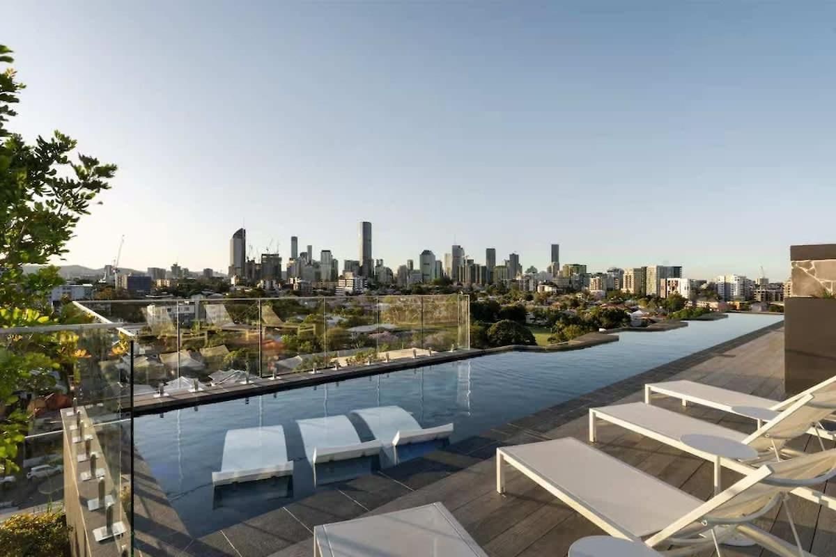 3br Family - King Beds, Parking & Views *