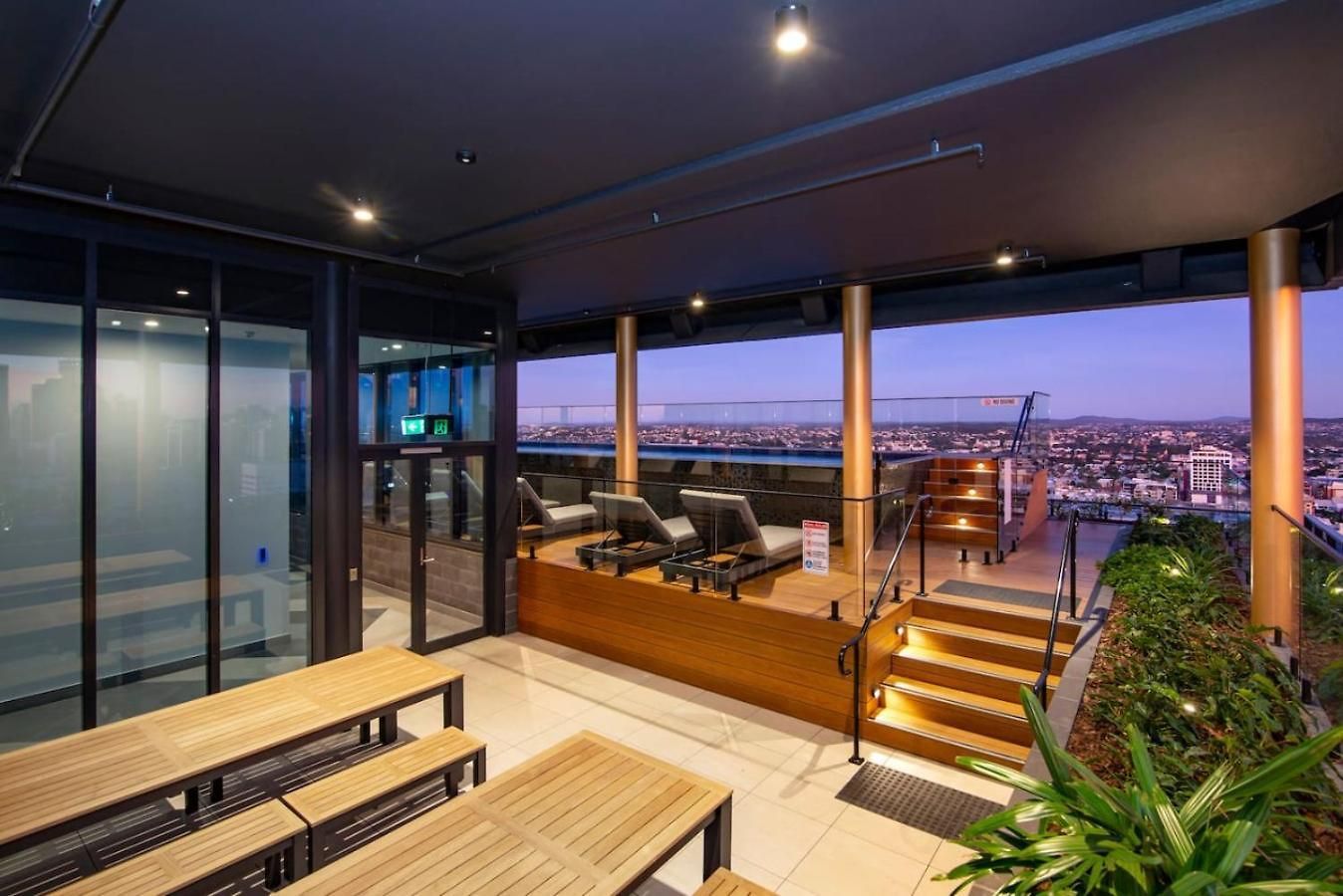 Comfy 1 Bedroom With Wifi And Parking