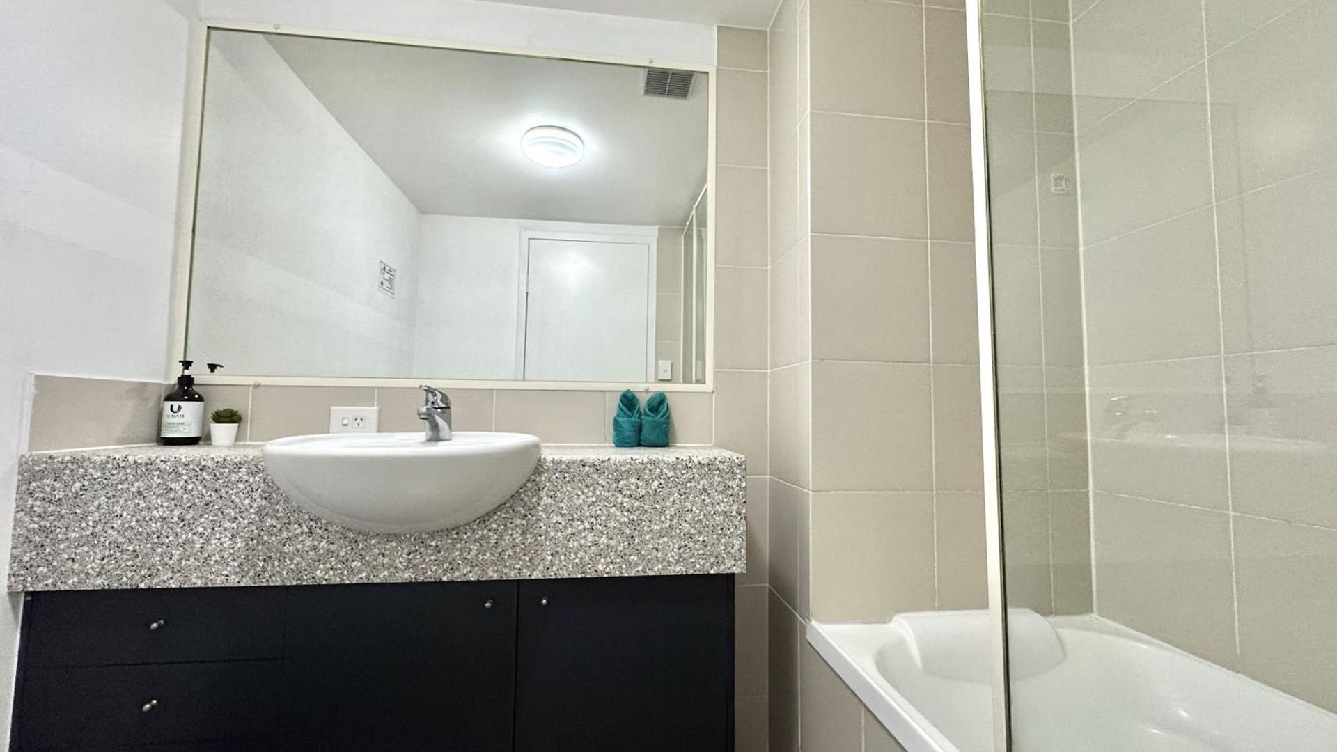Prime Toowong 3br - Walk To Shops And Transport *