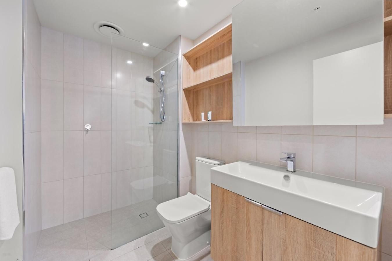 Elevated Cbd Living 2br With Skyline Views * Brisbane