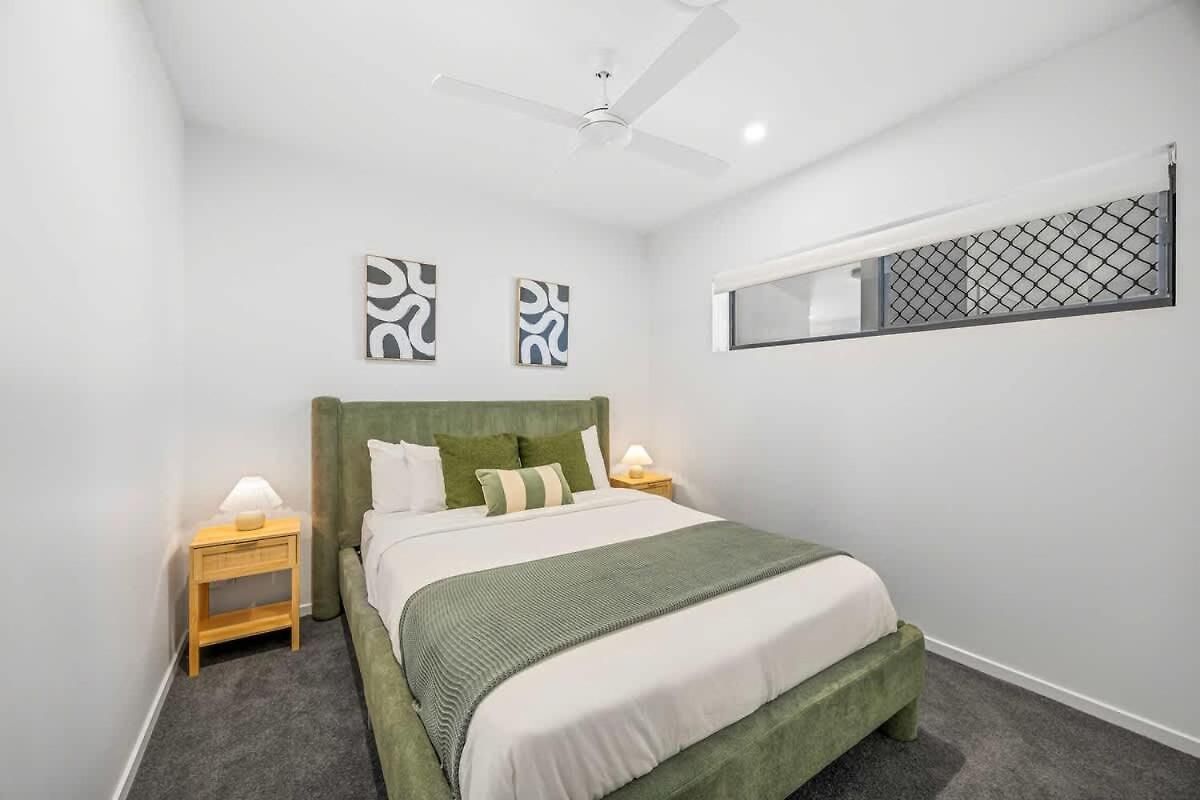 Apartment Family Retreat - Free Secure Car Park, Garden Westfield Shopping, Restaurants