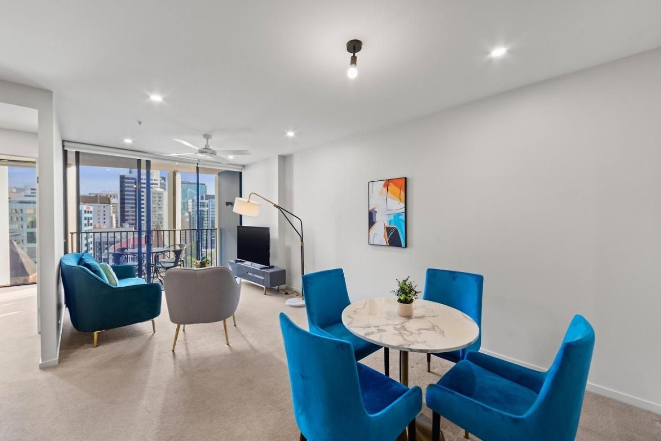 Elevated Cbd Living 2br With Skyline Views Apartment