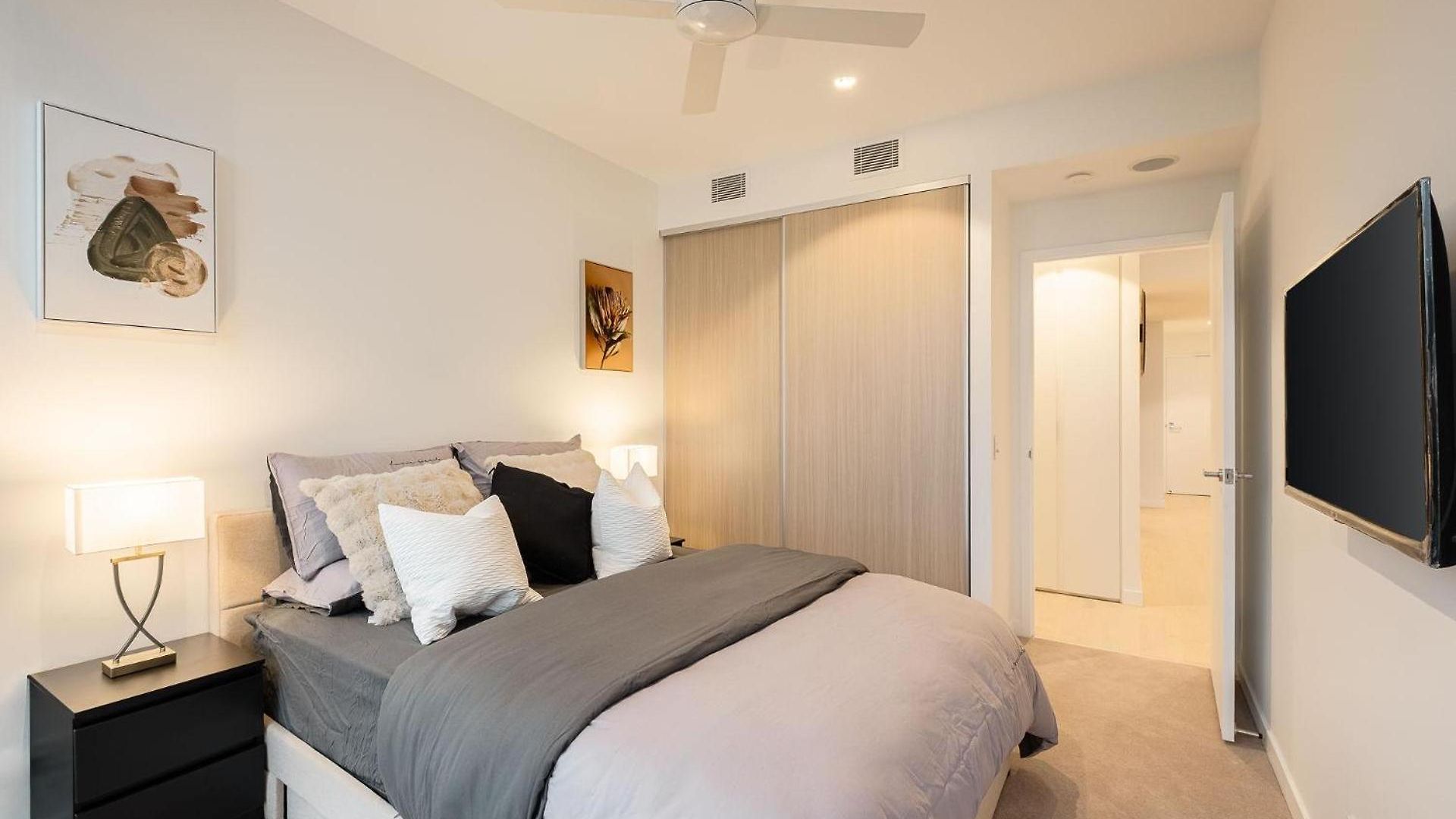 Stunning River View 2 br Casino Qw *