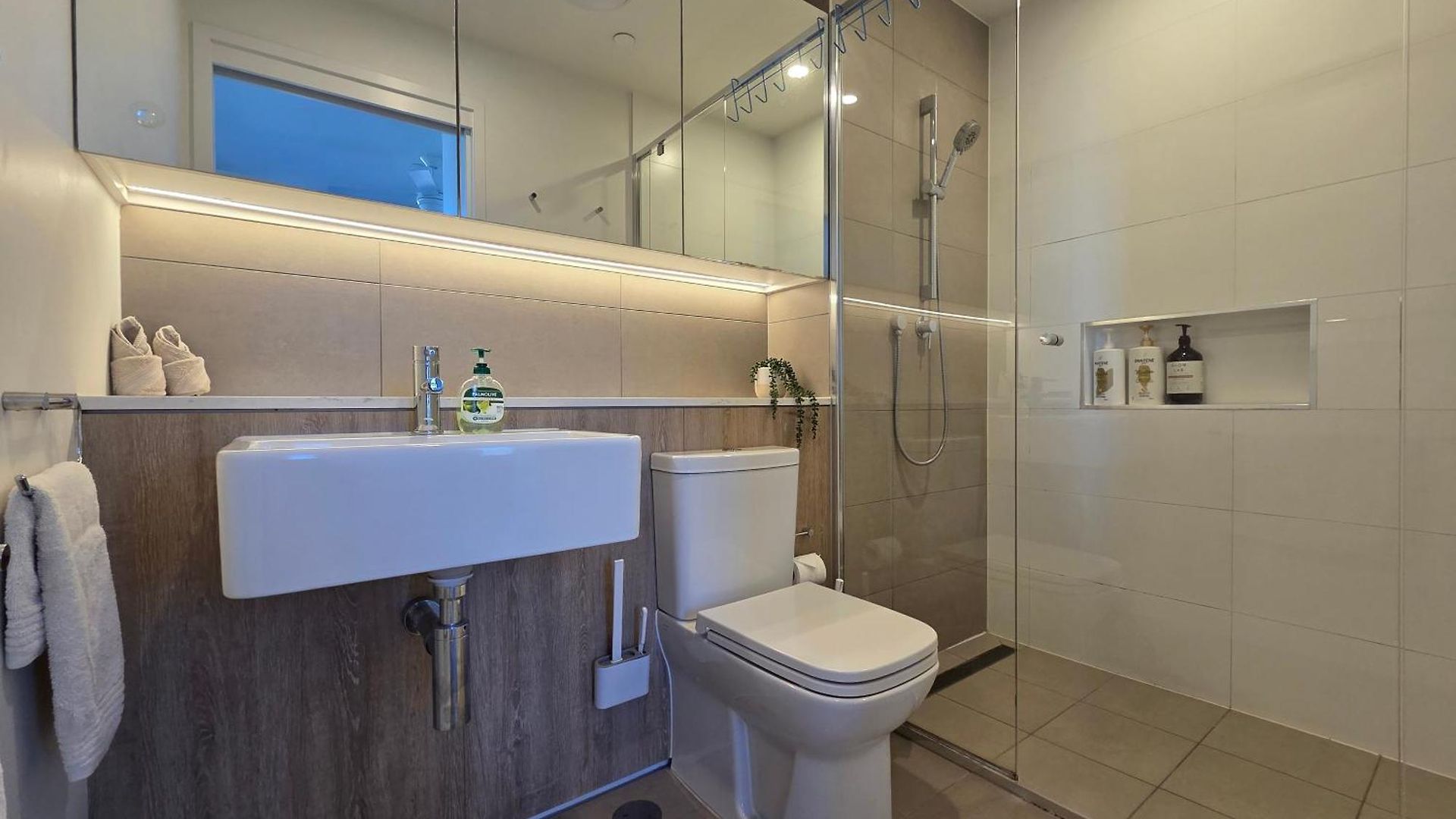 Stunning & River Views Rooftop Pool Gym * Brisbane