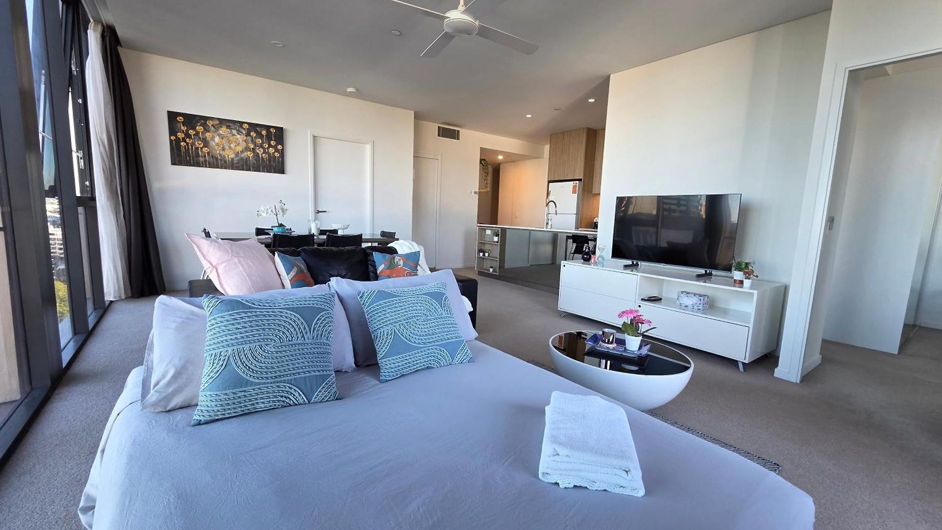 Stunning & River Views Rooftop Pool Gym Apartment Brisbane