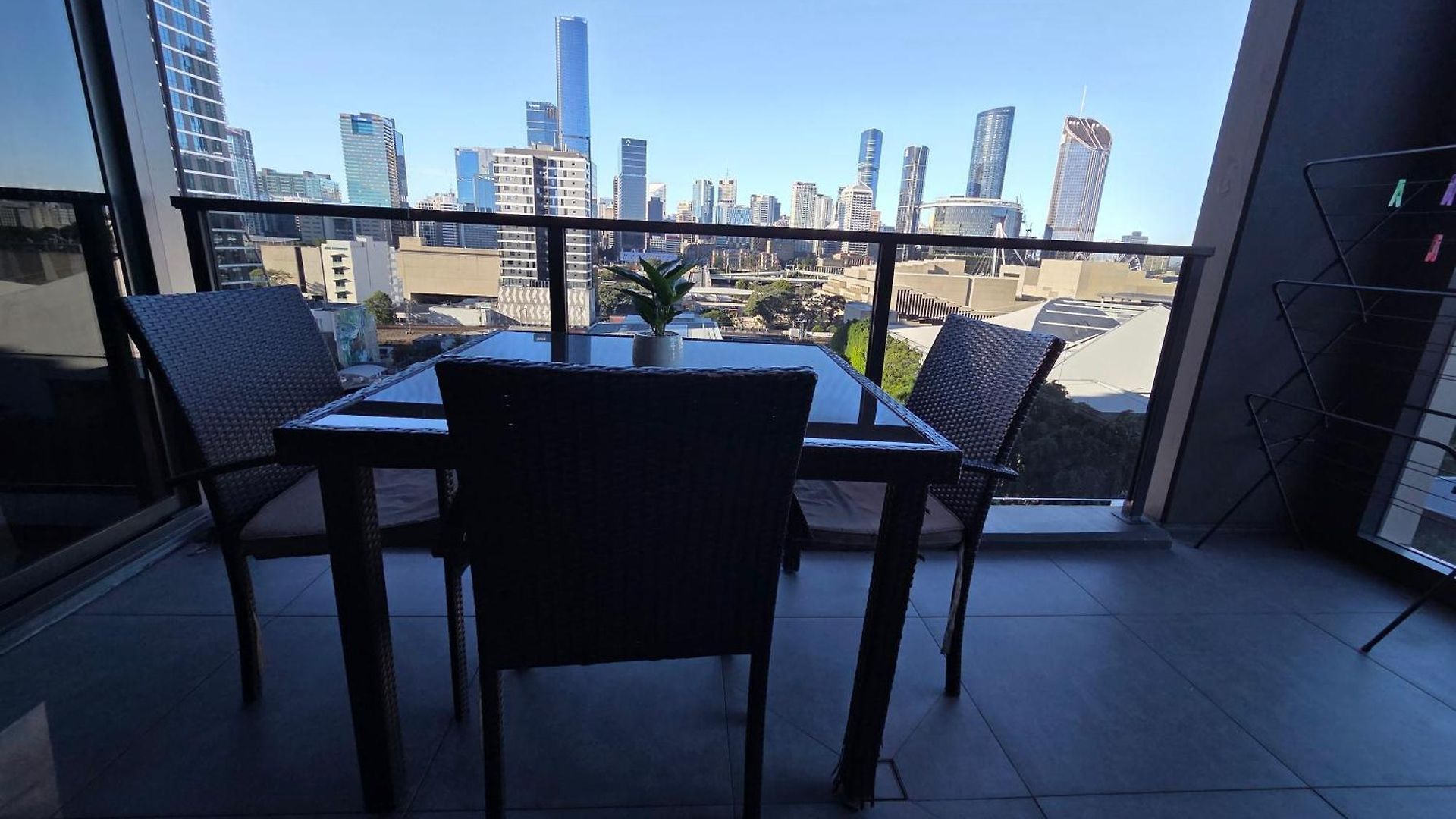Stunning & River Views Rooftop Pool Gym *