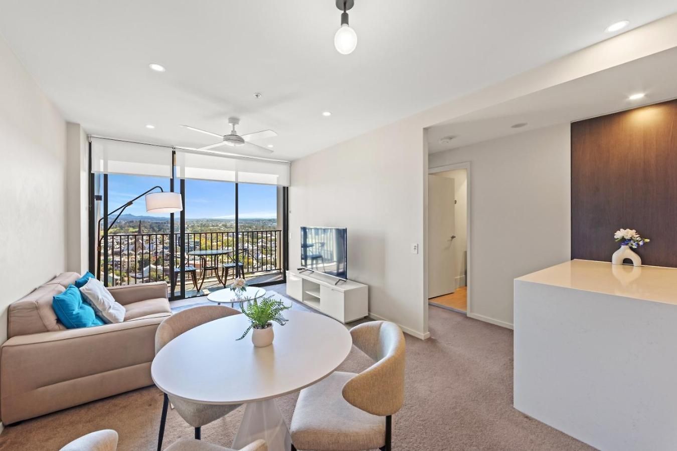 Apartment 1 Bedroom With Stunning Views Heart Of