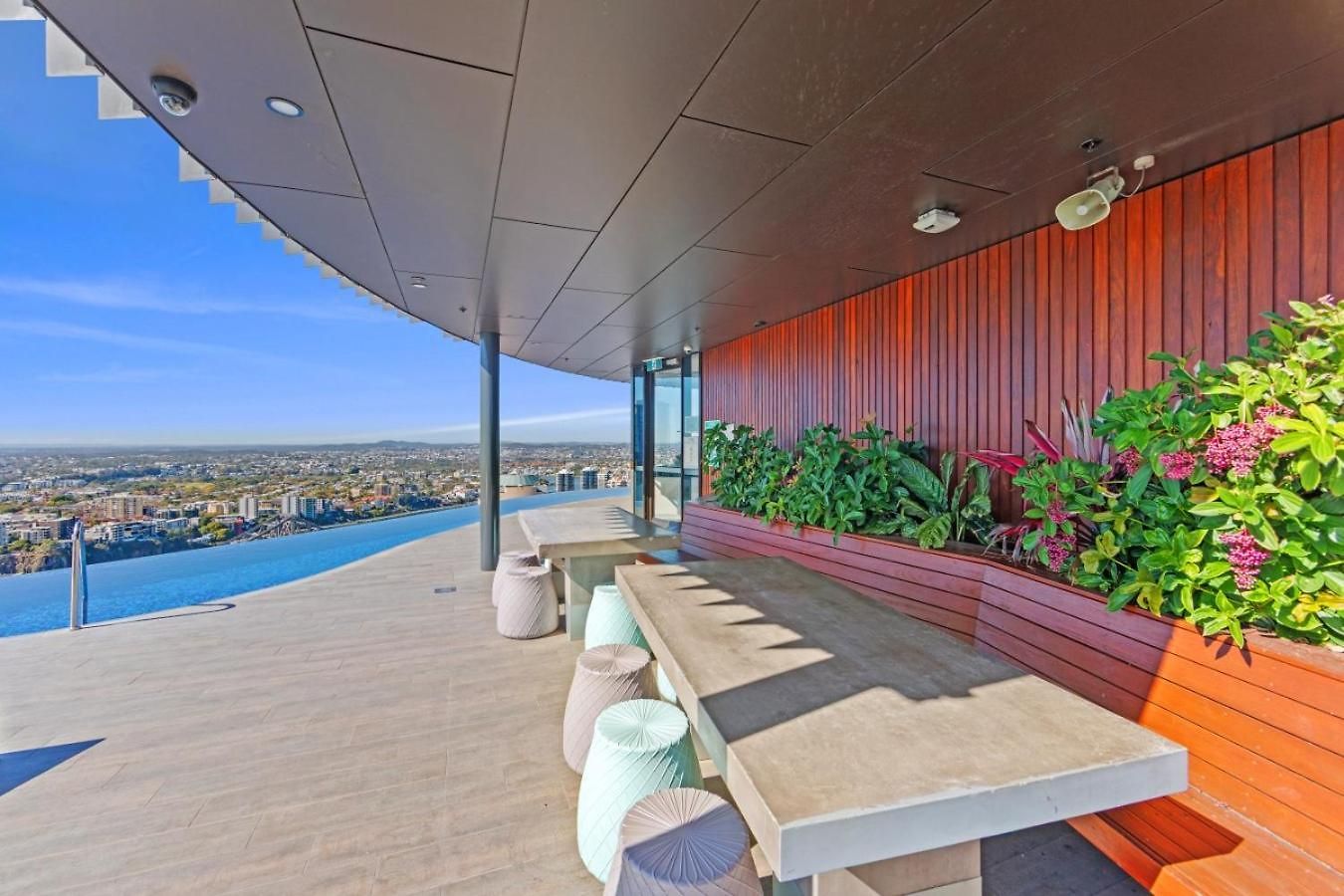 1 Bedroom With Stunning Views Heart Of Apartment Brisbane