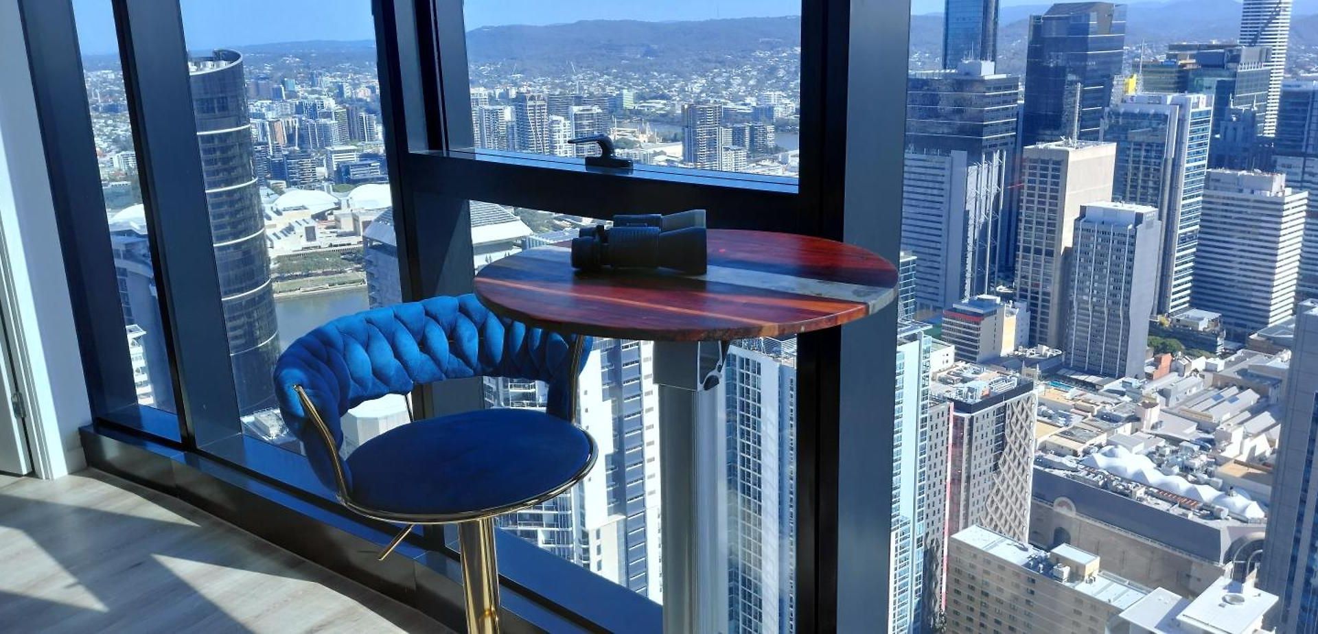 Apartment Brisbane's Highest Rated 3 Bedroom Luxury -above 60th Floor- Incredible Views In Skytower, Brisbane's Tallest Building -complimentary Wifi, Drinks, Snacks & Streaming Access *