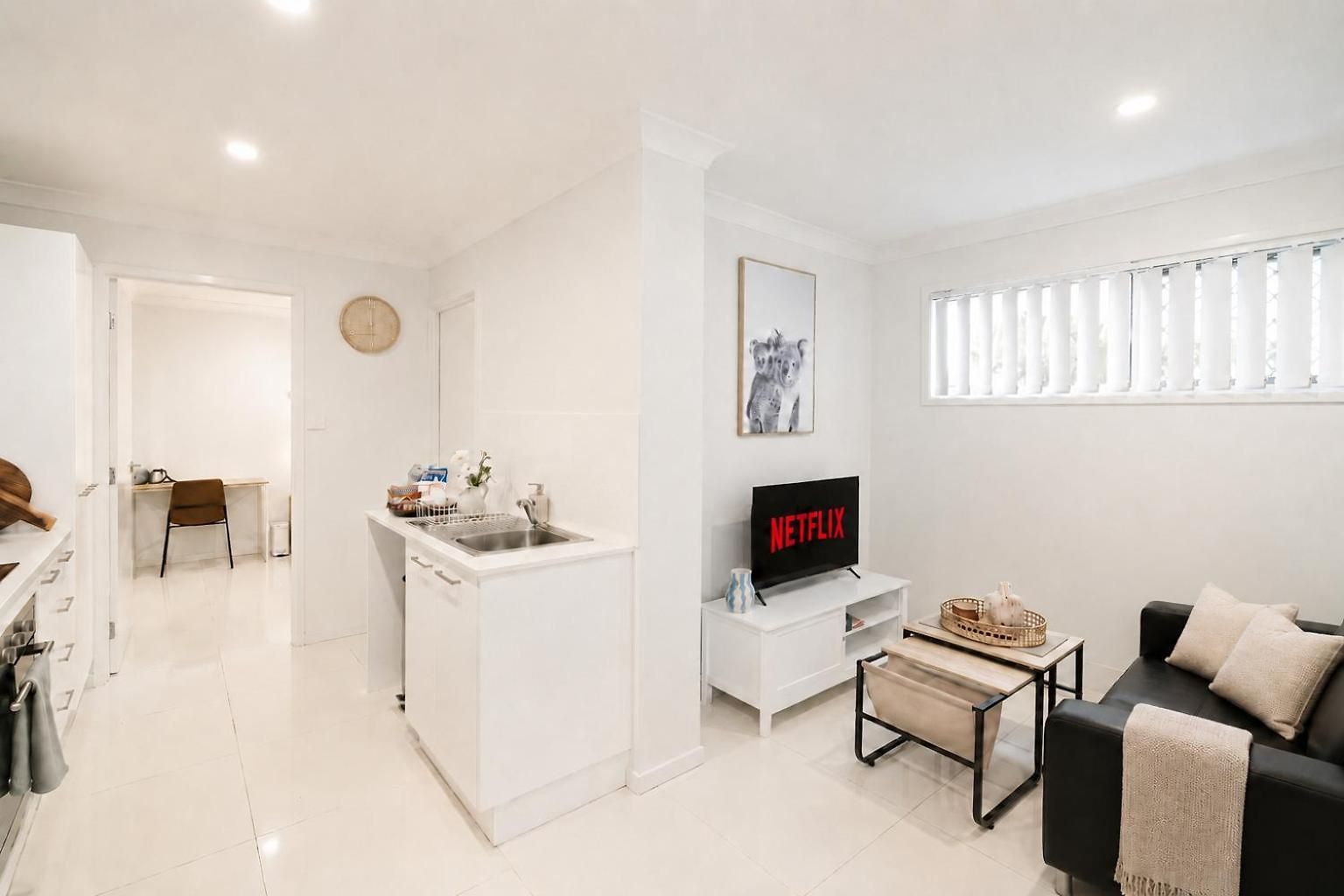 Smart Self Check-in - N Freney Apartment *