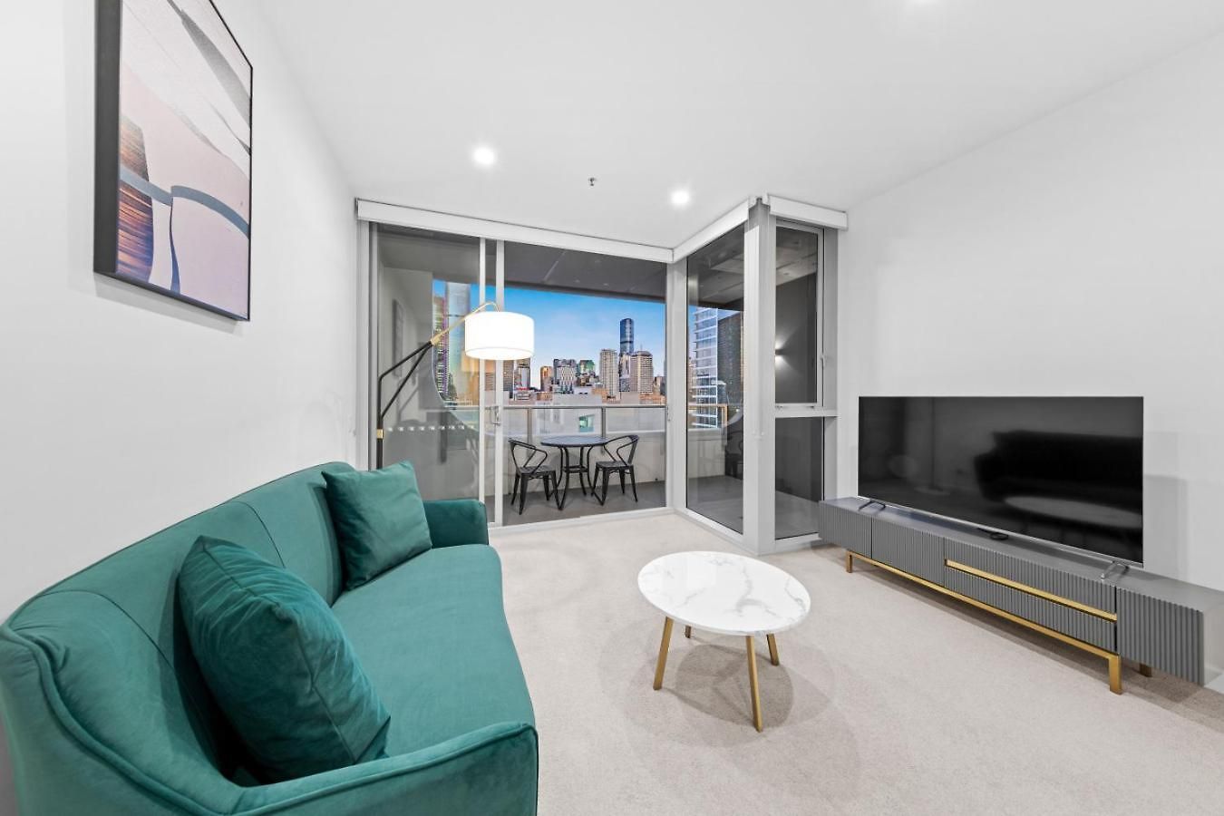 The Arthouse Nest Serene 1br Living