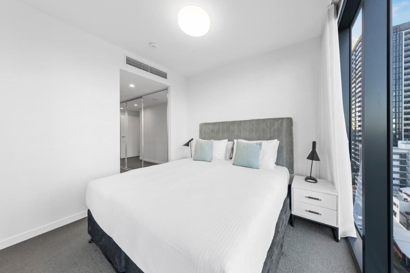 Soft Glow Serene Lucid 2br * Brisbane
