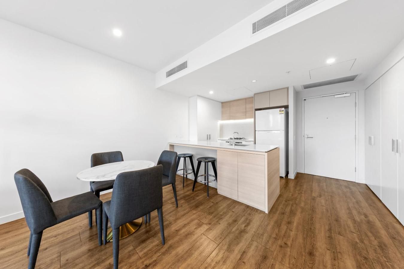 Soft Glow Serene Lucid 2br Apartment