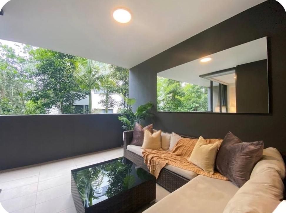 Luxe Retreat - Airport 13 Mins, Free Parking, Train, Bus, Shops & Parks Nearby
