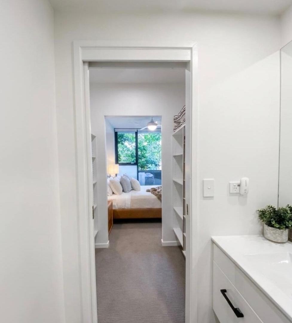 Apartment Luxe Retreat - Airport 13 Mins, Free Parking, Train, Bus, Shops & Parks Nearby *