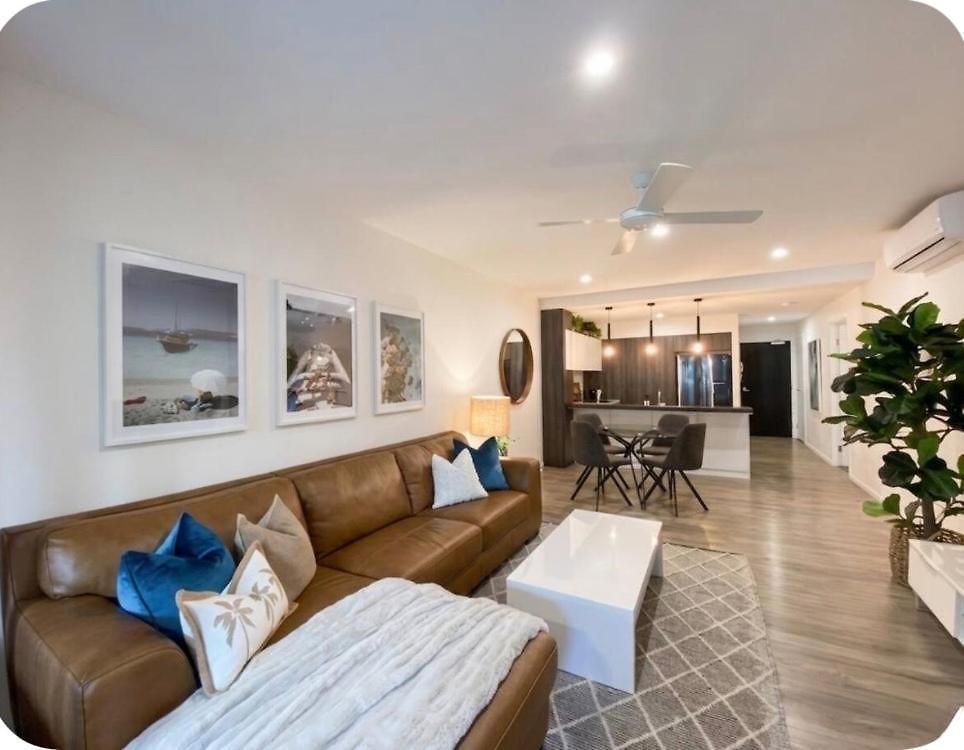 Luxe Retreat - Airport 13 Mins, Free Parking, Train, Bus, Shops & Parks Nearby * Brisbane