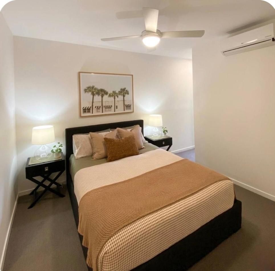 Luxe Retreat - Airport 13 Mins, Free Parking, Train, Bus, Shops & Parks Nearby