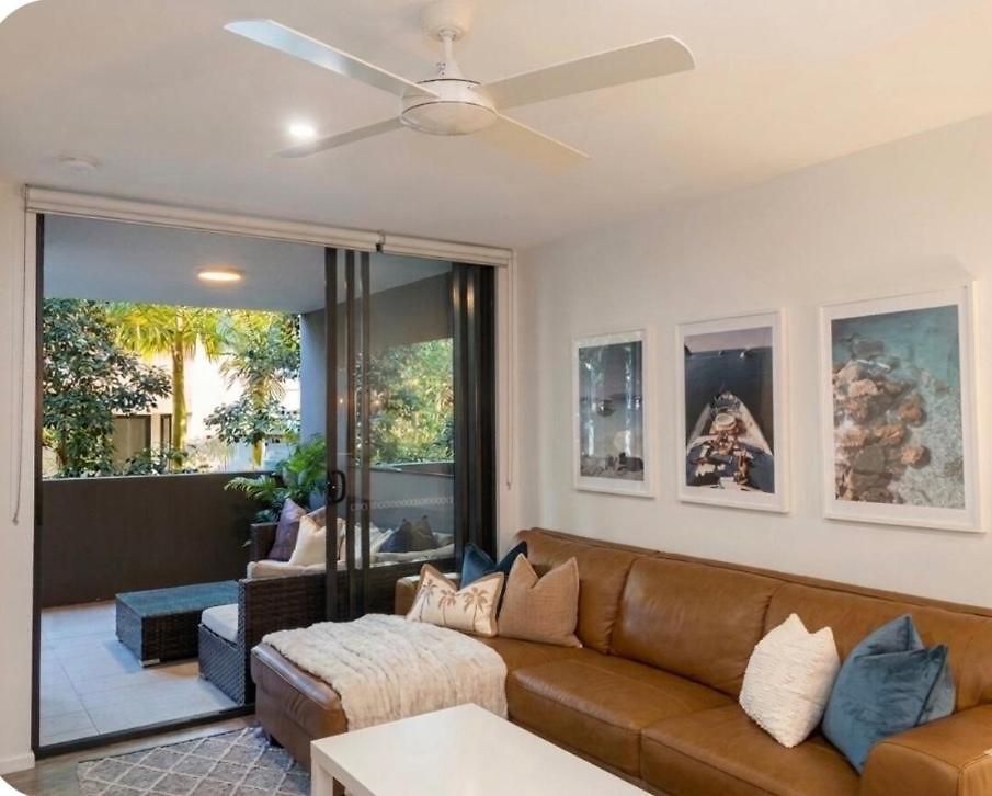 Apartment Luxe Retreat - Airport 13 Mins, Free Parking, Train, Bus, Shops & Parks Nearby