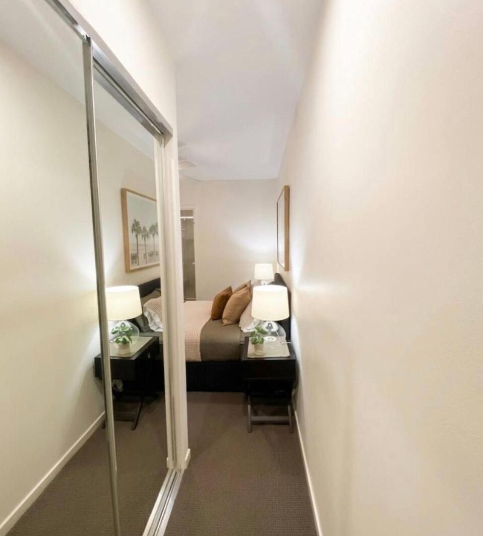 Luxe Retreat - Airport 13 Mins, Free Parking, Train, Bus, Shops & Parks Nearby Apartment *