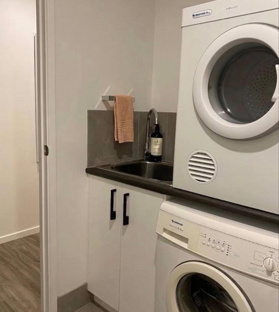 Luxe Retreat - Airport 13 Mins, Free Parking, Train, Bus, Shops & Parks Nearby Apartment Brisbane