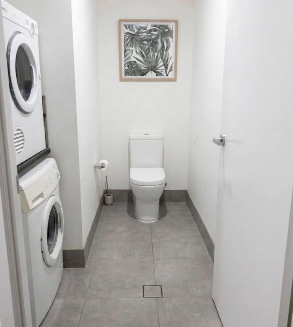 Luxe Retreat - Airport 13 Mins, Free Parking, Train, Bus, Shops & Parks Nearby