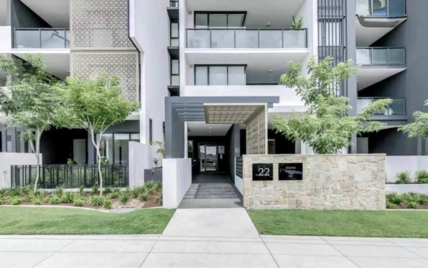 Luxe Retreat - Airport 13 Mins, Free Parking, Train, Bus, Shops & Parks Nearby