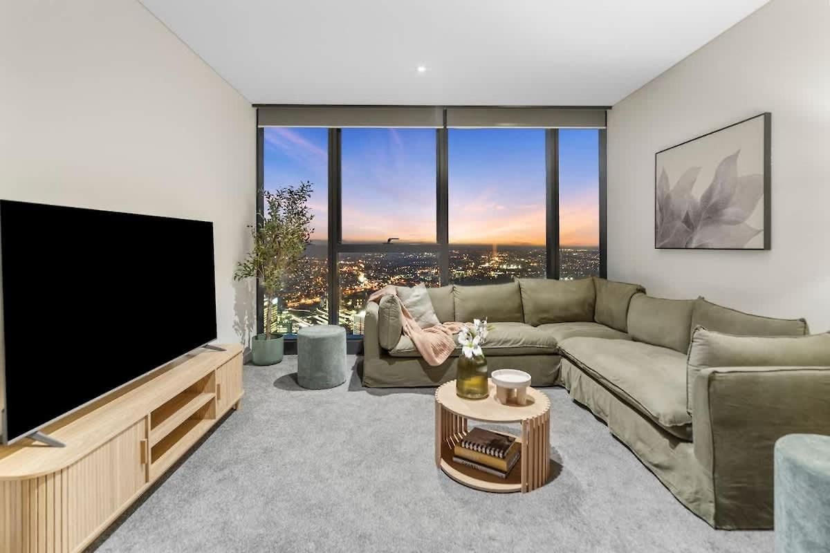Skytower - 81st Floor, & River Views, Free Car Parking *