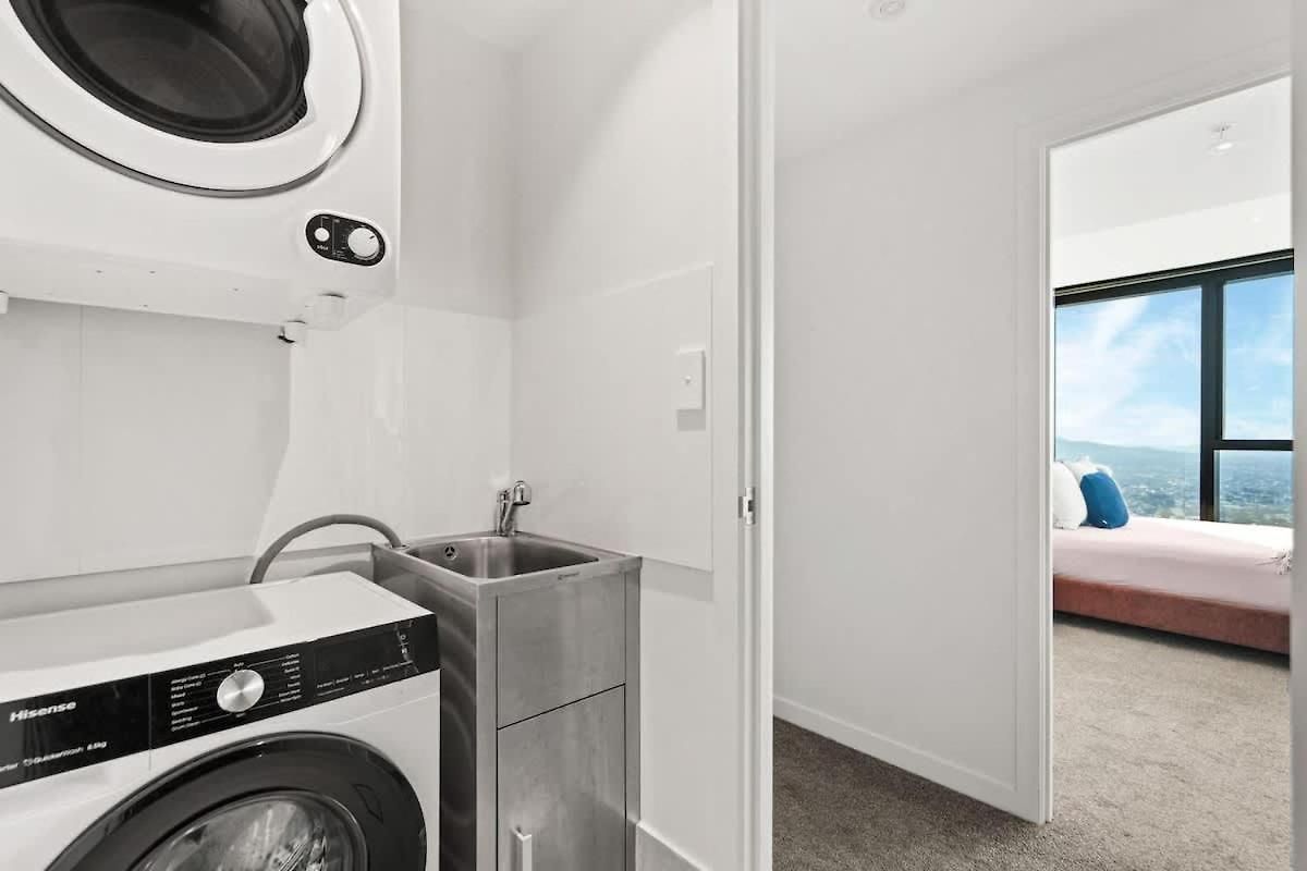 Apartment Skytower - 81st Floor, & River Views, Free Car Parking