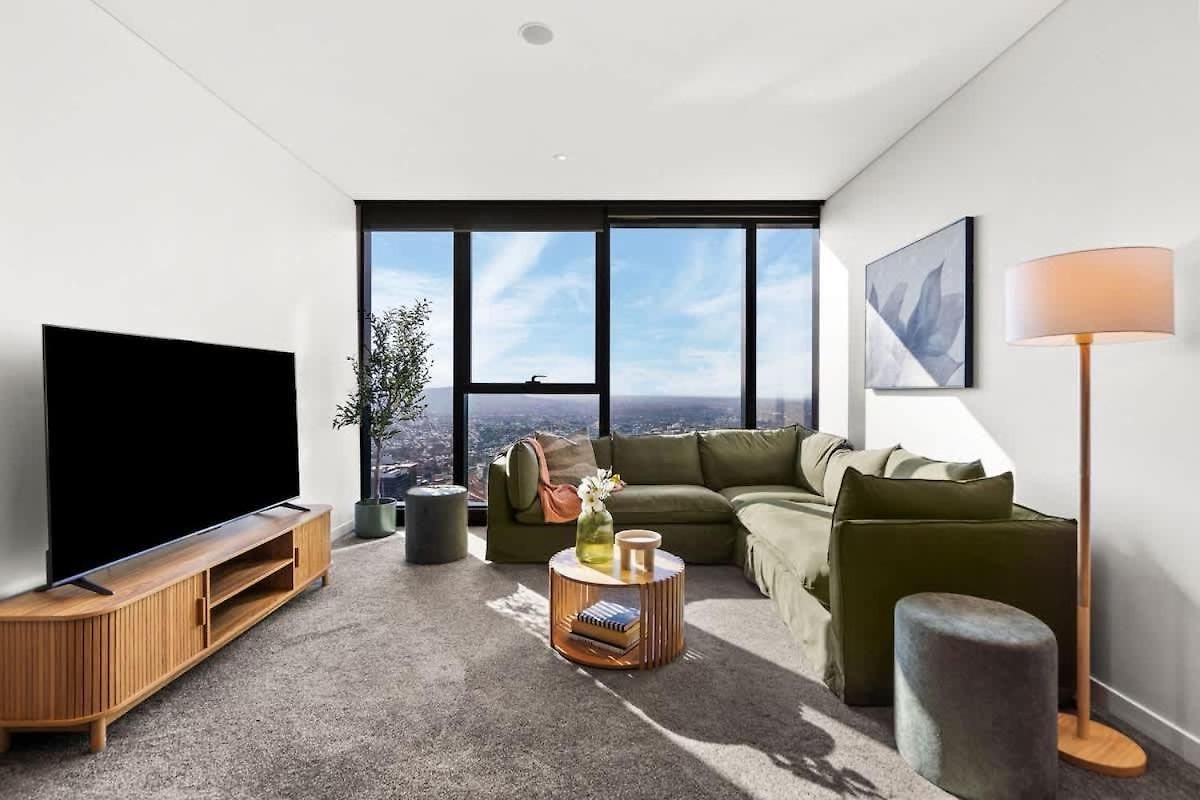 Apartment Skytower - 81st Floor, & River Views, Free Car Parking