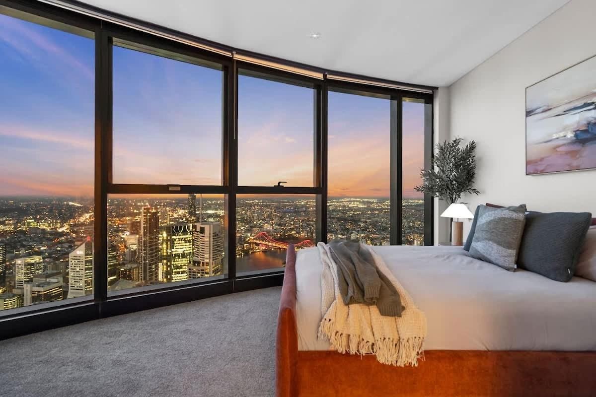 Apartment Skytower - 81st Floor, & River Views, Free Car Parking