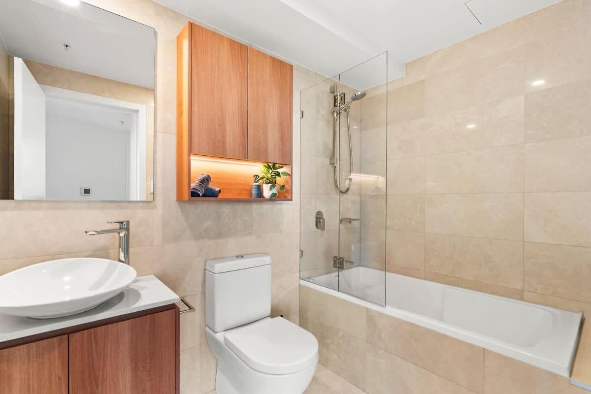 Skytower - 81st Floor, & River Views, Free Car Parking Apartment