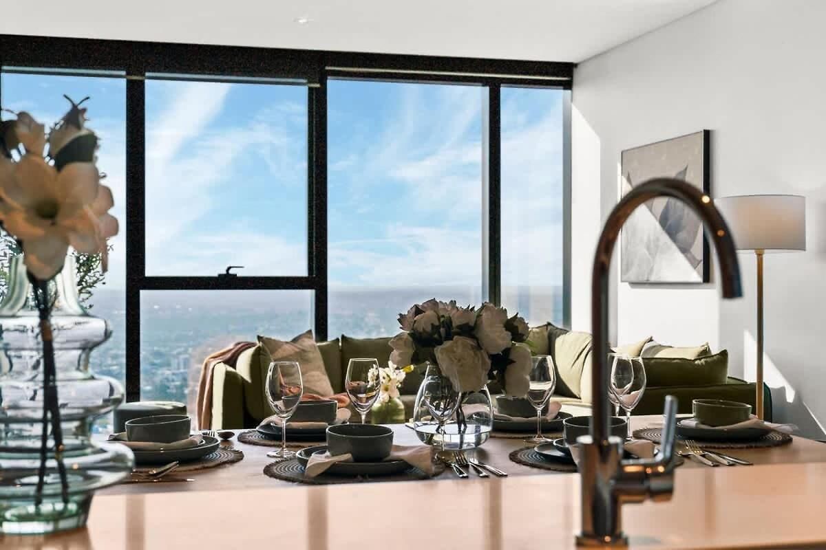 Skytower - 81st Floor, & River Views, Free Car Parking Apartment *