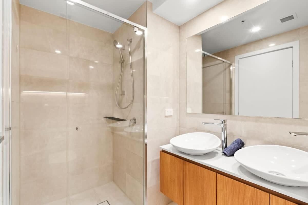 Apartment Skytower - 81st Floor, & River Views, Free Car Parking *
