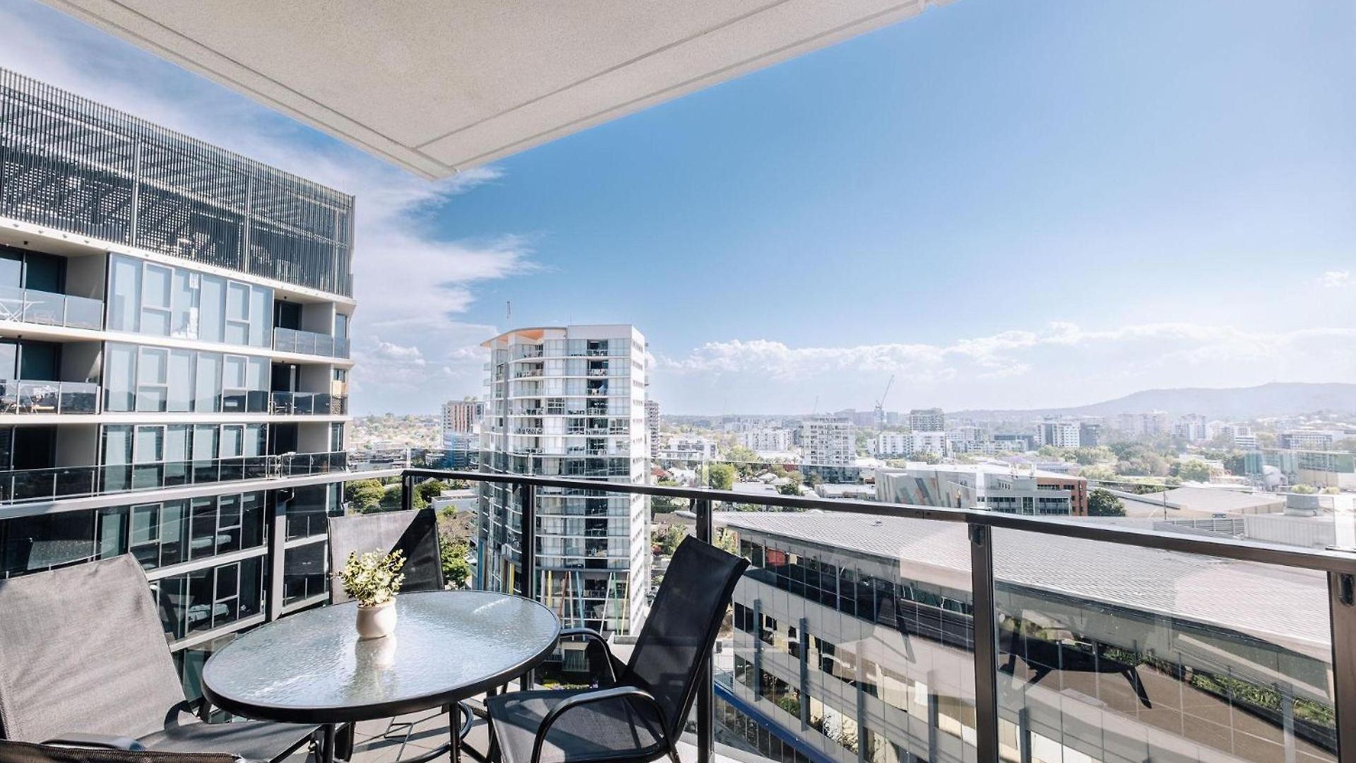Skyline Serenity 2br With River & Views